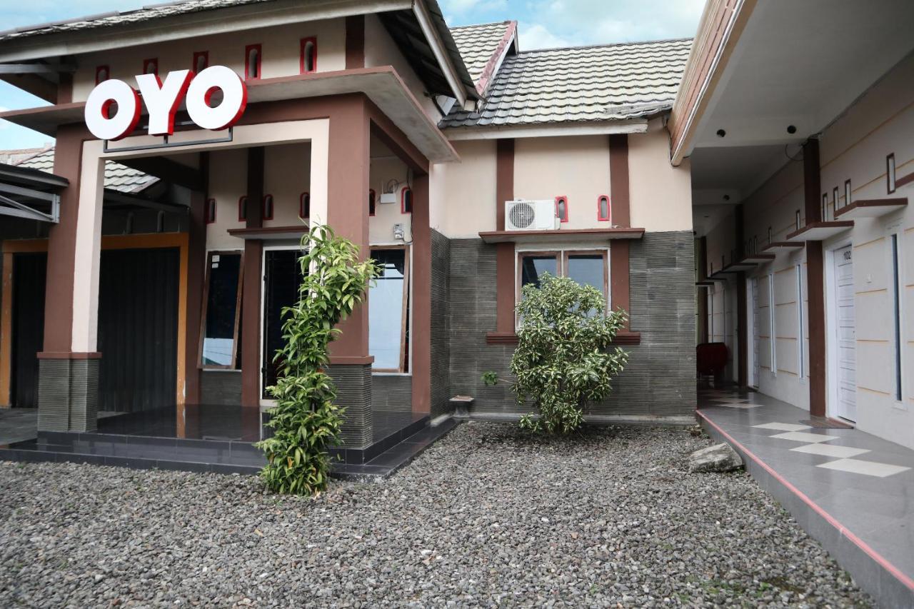 بادانج Oyo 2202 Delima Guest House Syariah المظهر الخارجي الصورة